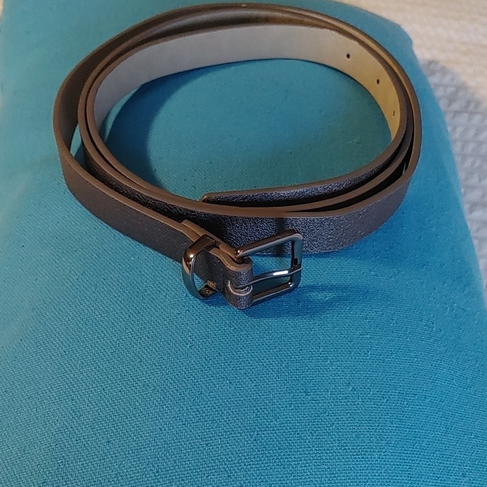 🌻Women's Torrid Silvee Gray Faux Leather Belt